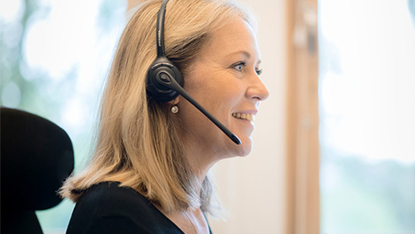 En telefonist med headset.