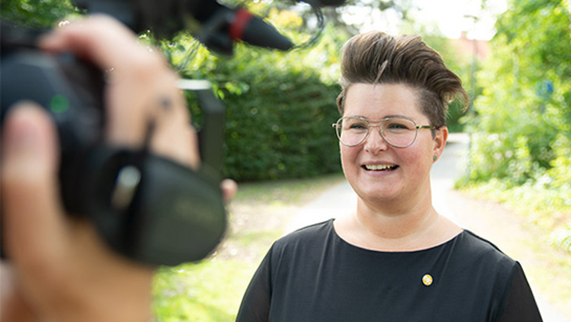 Förbundsordförande Ida Kåhlin framför kameran