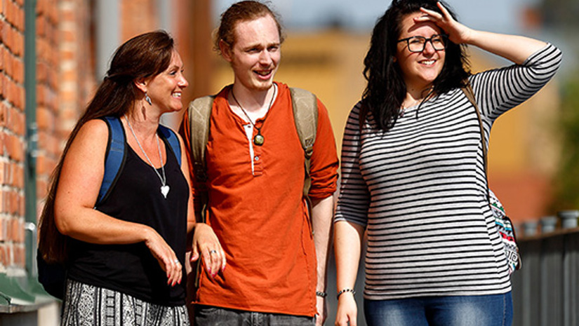 Studenterna Malin Samuelsson, Robert Bäck Öberg och Ena Crkvencic