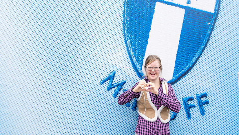 Amanda Malmberg började gymnasiet 2012. Det var ett "otroligt roligt år" när hon kunde följa MFF:s träningar på nära håll. 