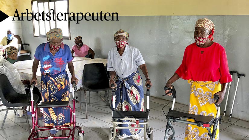 Kvinnor med rollatorer på ett äldreboende i Moçambique.